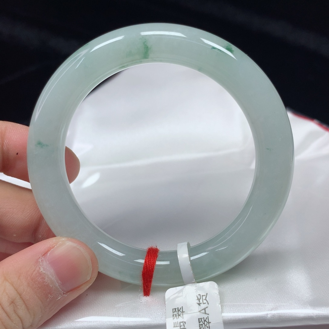 翡翠手镯（圆镯）未镶嵌53.1