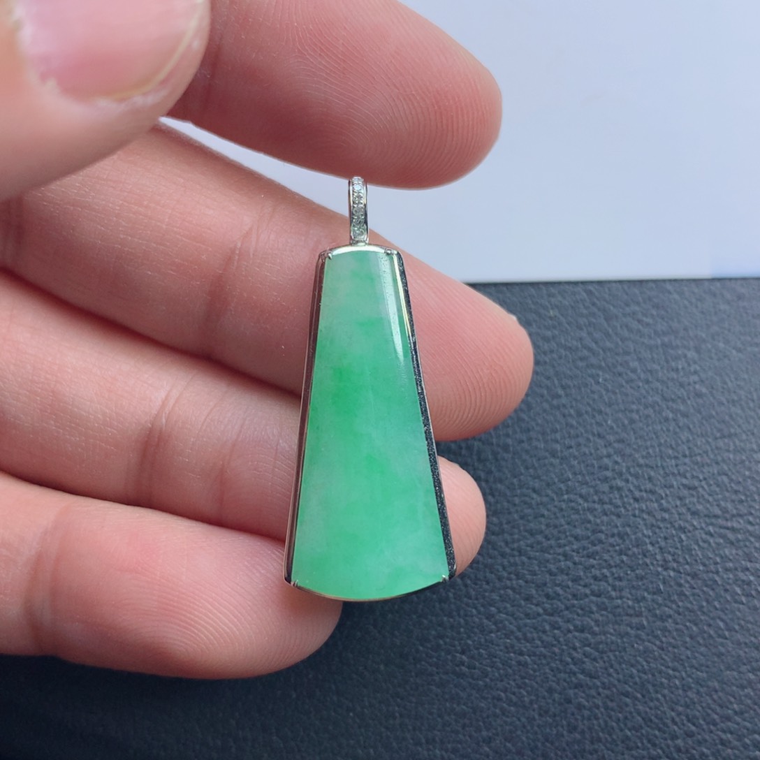 翡翠颈饰未镶嵌无事柱