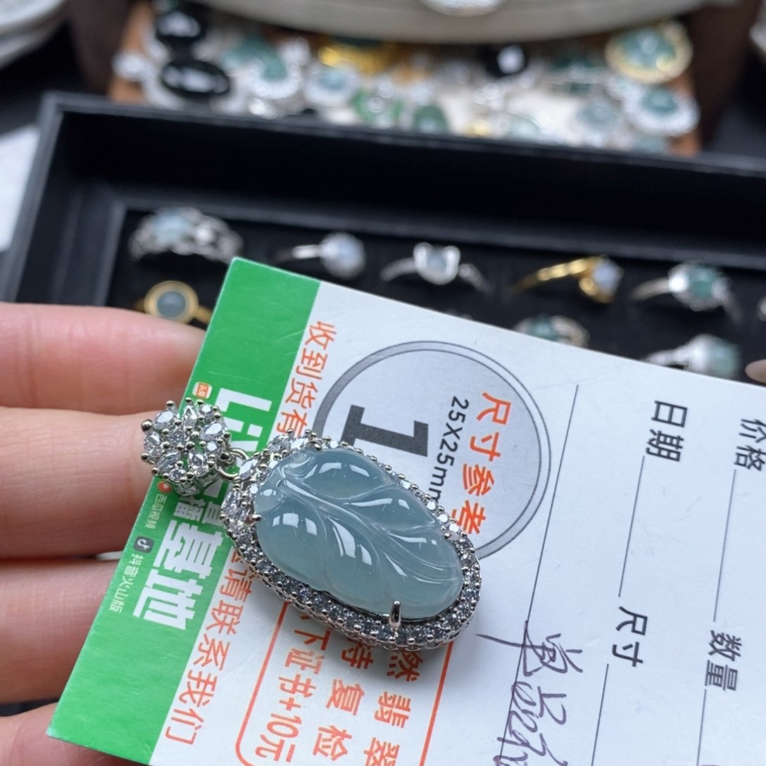 翡翠颈饰未镶嵌翡翠