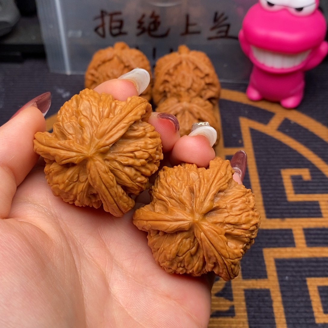 文玩核桃吊坠@**爱白狮子