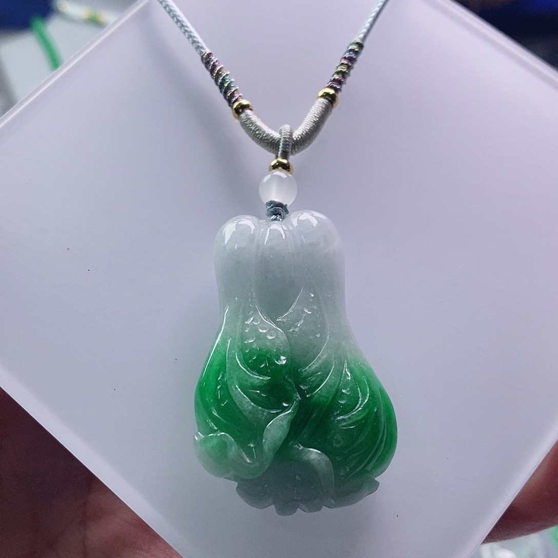 翡翠未镶嵌吊坠(赠链)