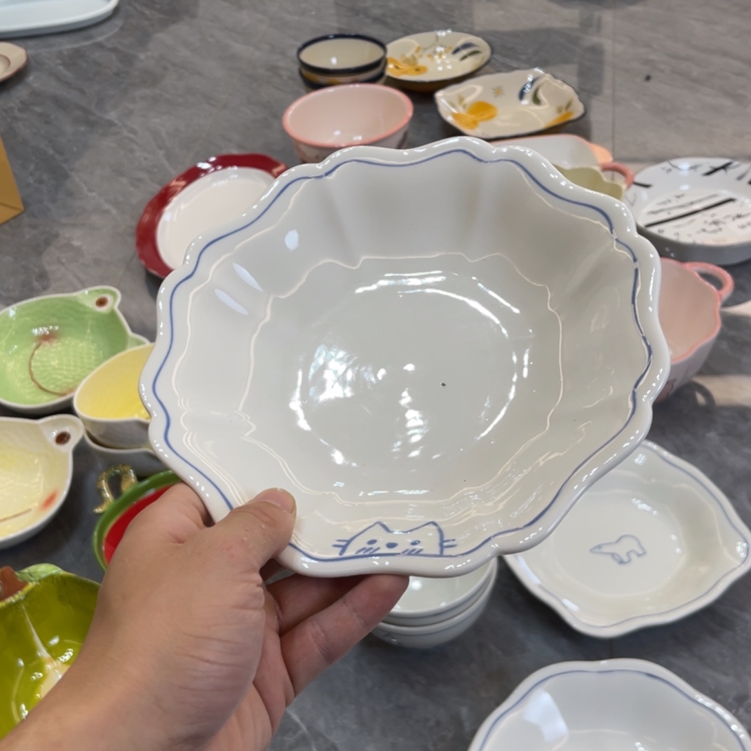 陶瓷微瑕餐具介意勿拍，满18飞！