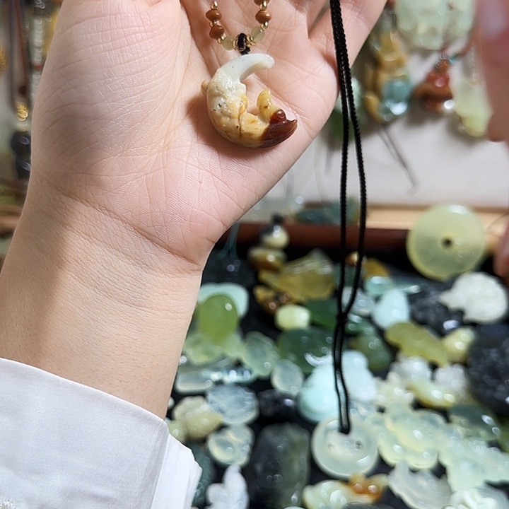 蛇纹石玉合金颈饰