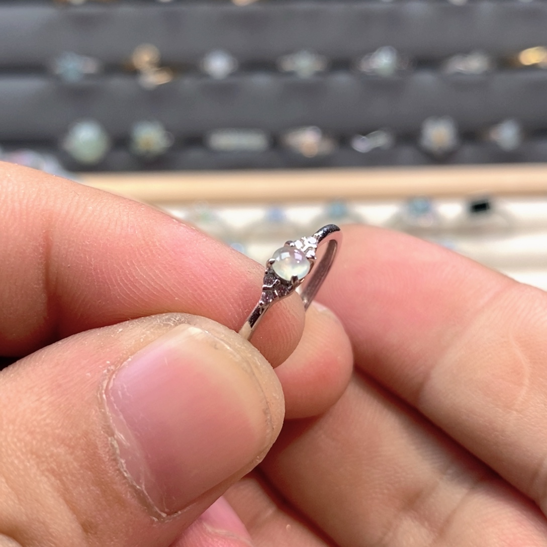 翡翠未镶嵌戒指翡翠