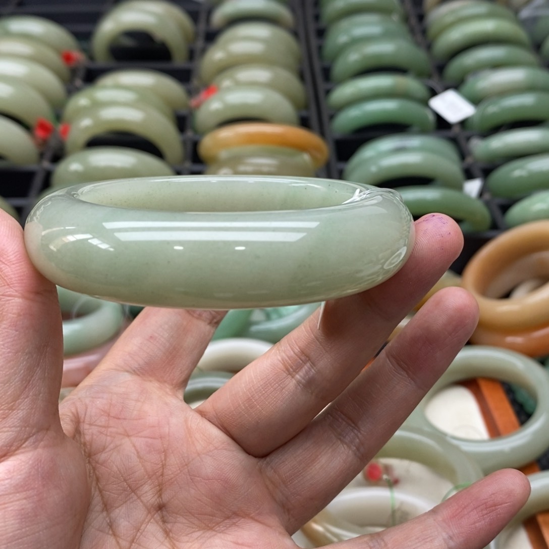 石英岩玉手镯未镶嵌