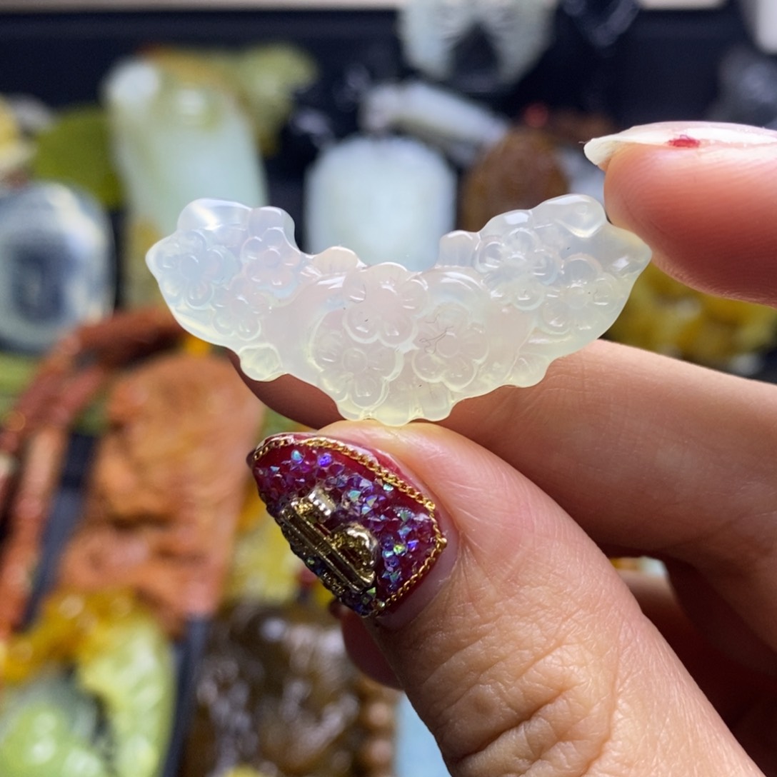 蛇纹石玉颈饰未镶嵌