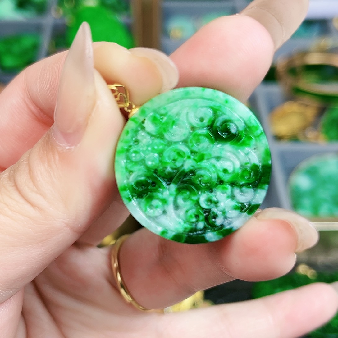 翡翠颈饰18K金镶嵌吊坠