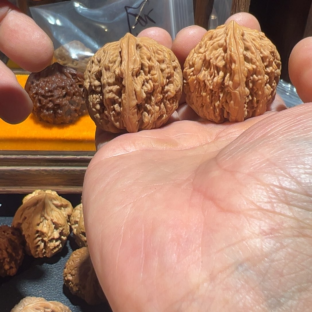 文玩核桃吊坠麦虎