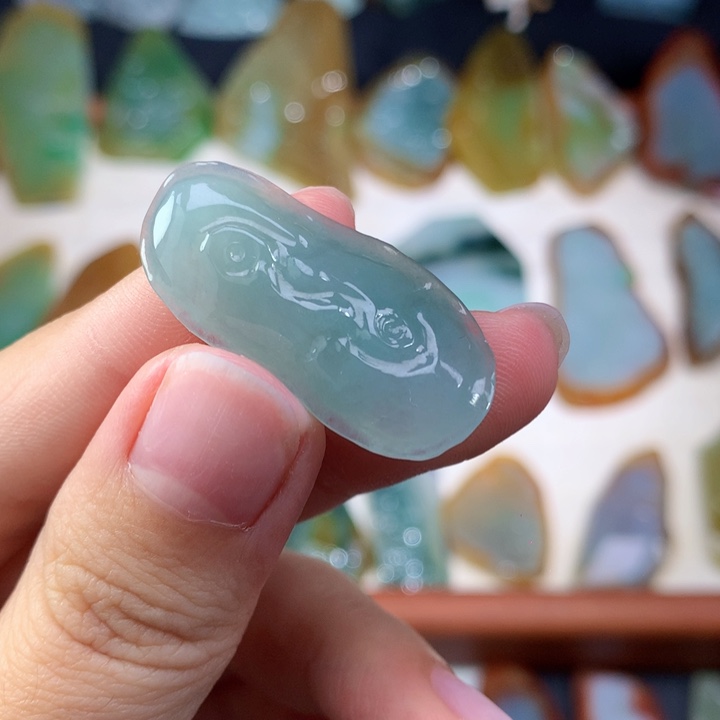 颈饰未镶嵌翡翠好
