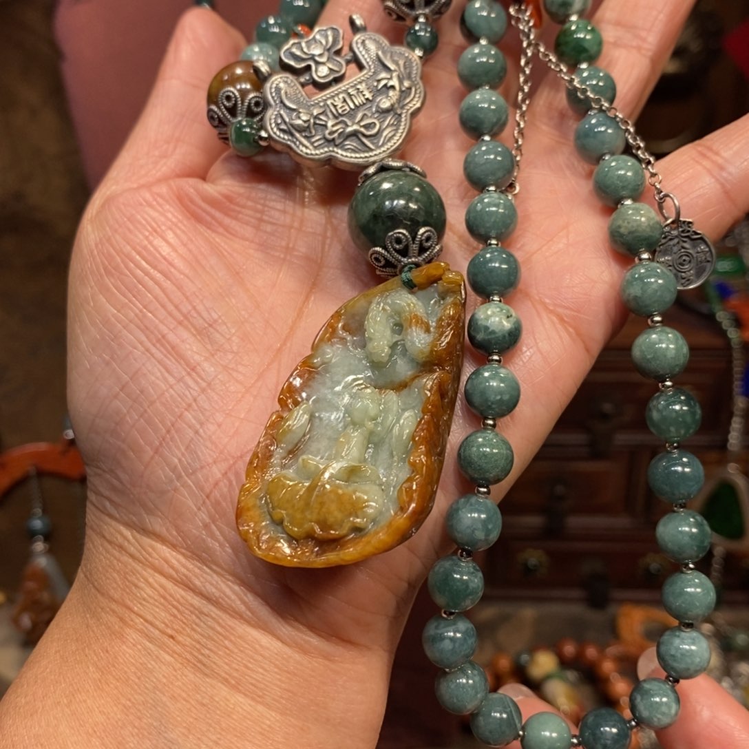 翡翠吊坠(赠链)未镶嵌