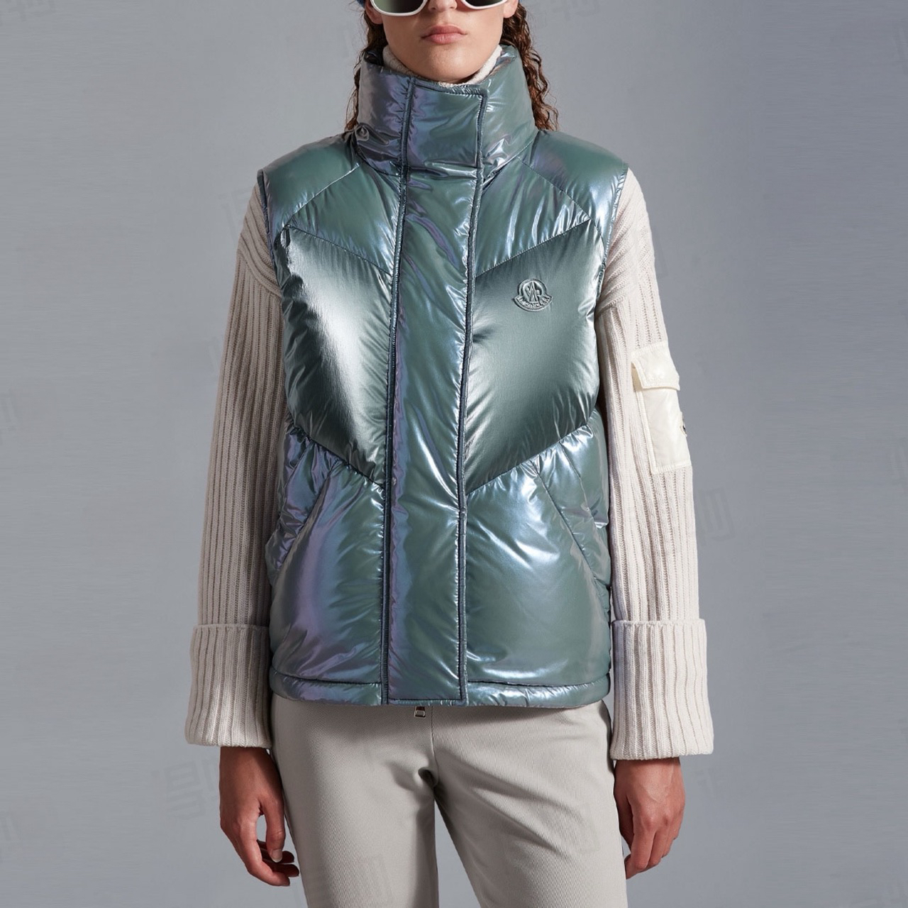 010866 Moncler/盟可睐 纯色立领无袖马甲 3码