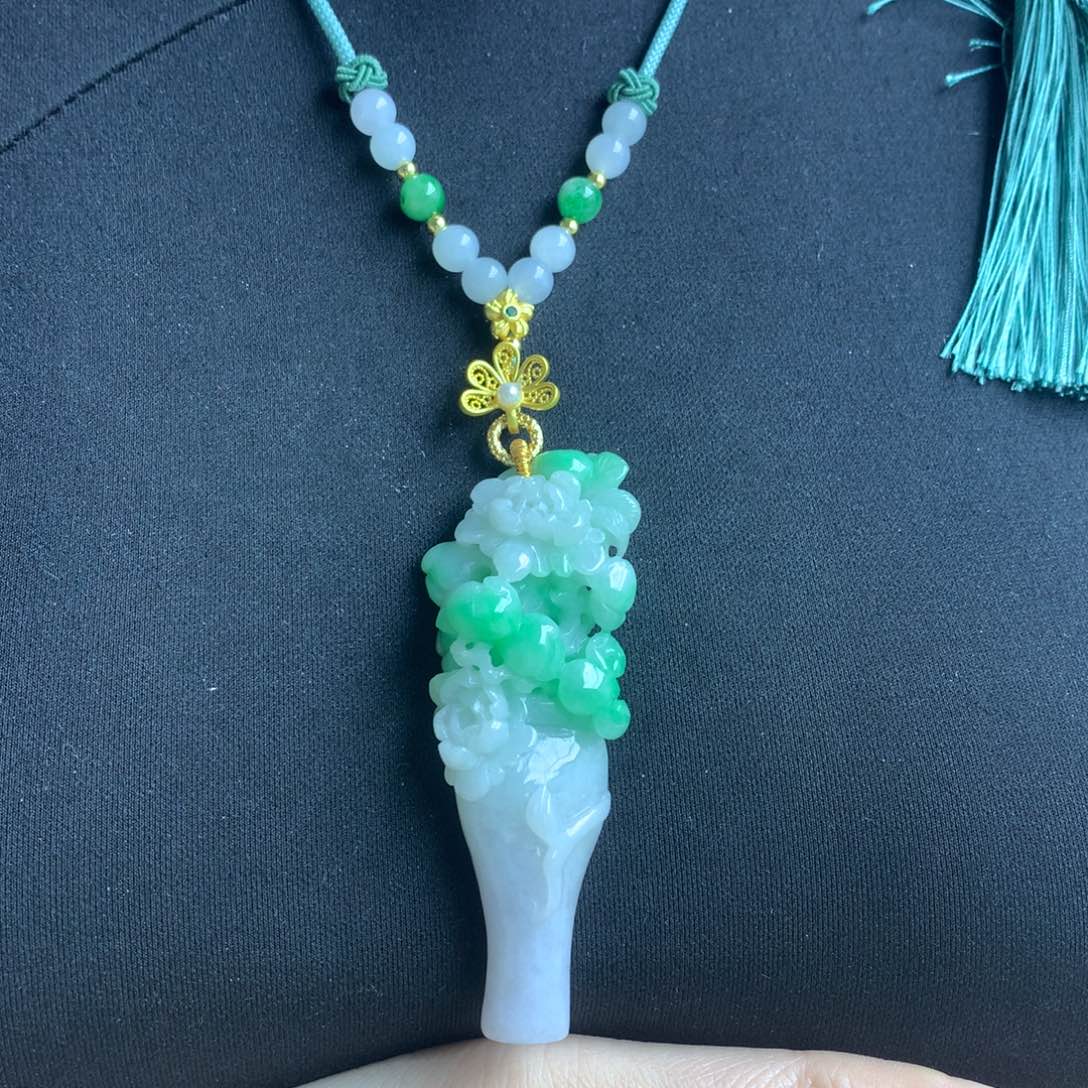 翡翠颈饰未镶嵌翡翠