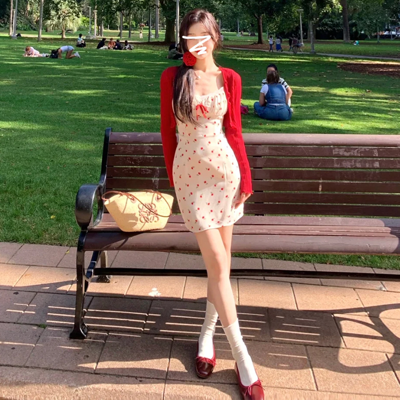 夏季2025新款小个子甜美chic纯欲性感碎花吊带连衣裙配开衫两件套