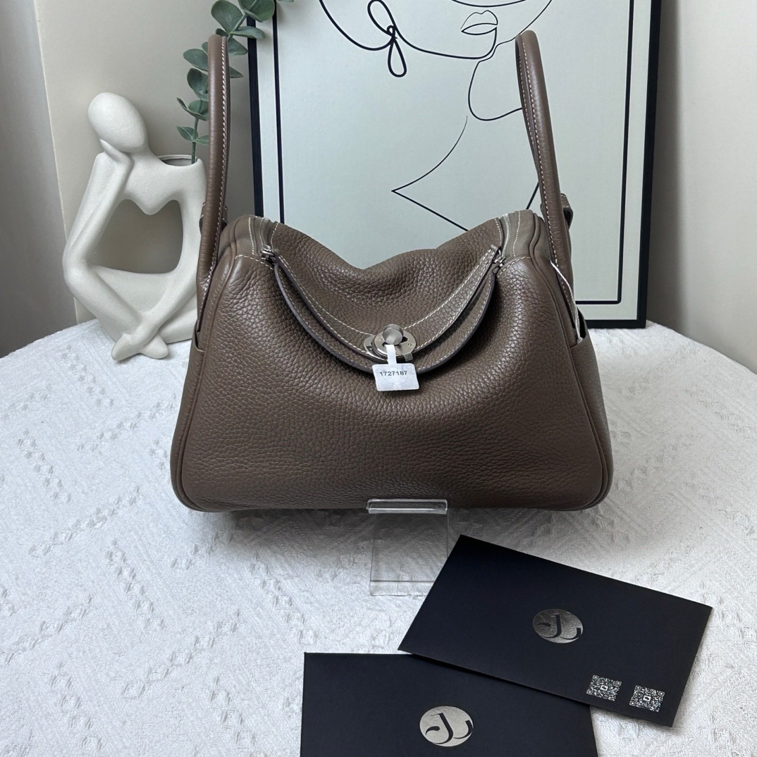 95新 Hermes/爱马仕 lindy26 大象灰 银扣 斜挎包 /JW6620