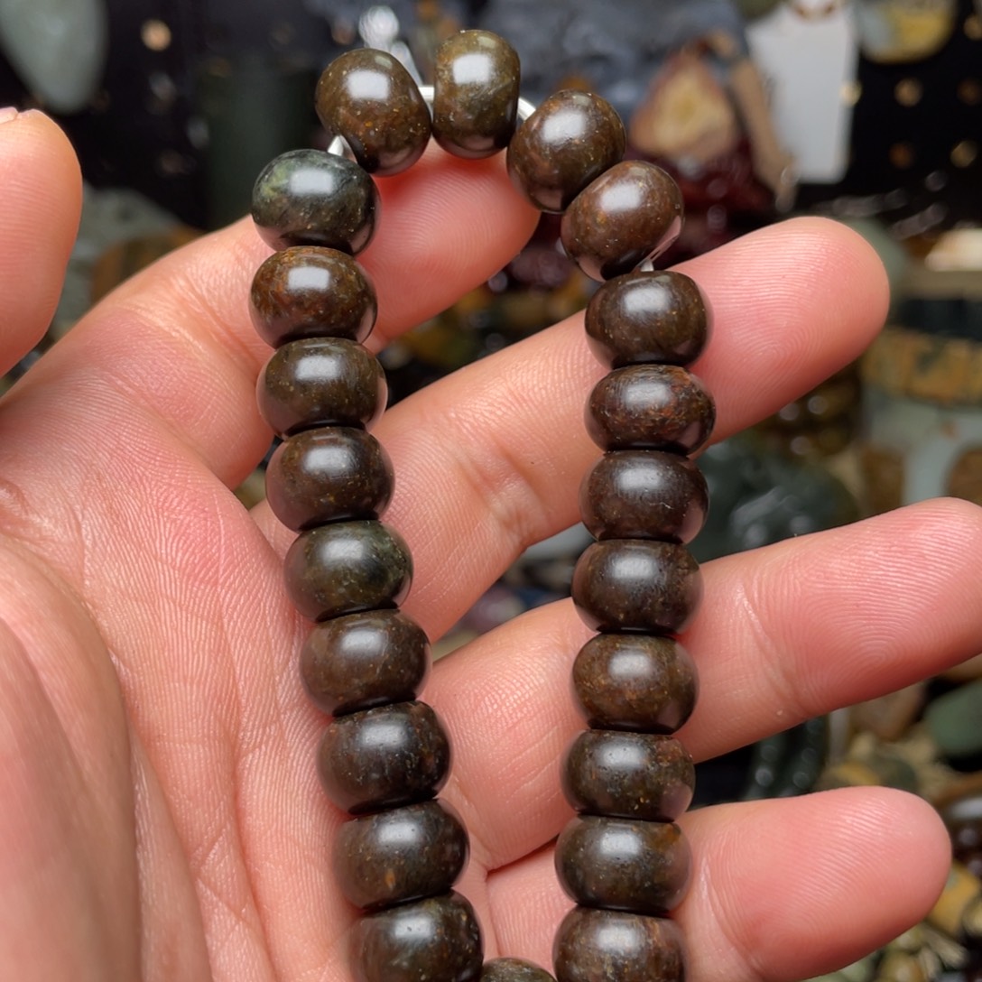 颈饰未镶嵌岫岩河磨玉（透闪石质玉）13×9
