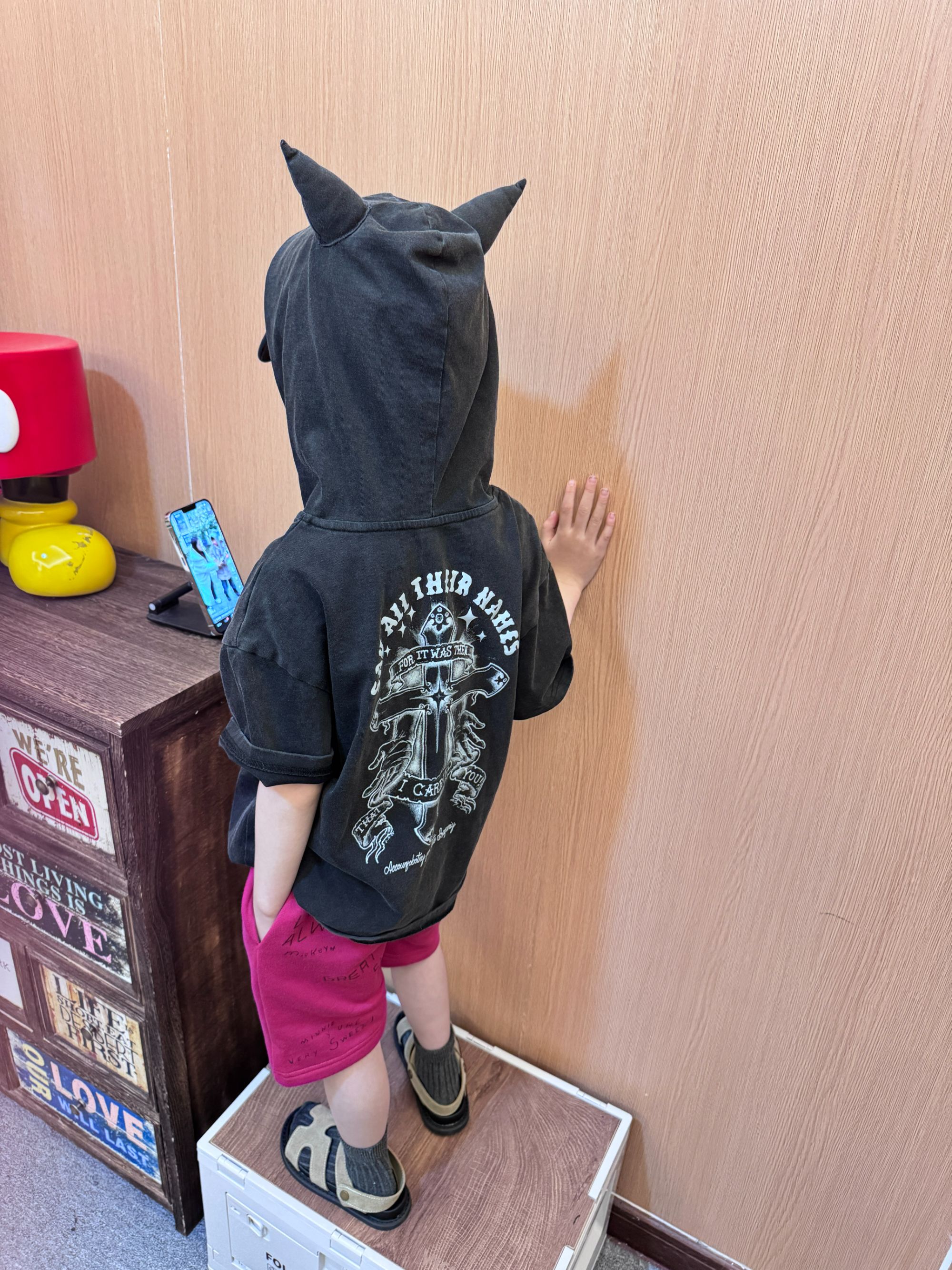 令佳潮牌夏季儿童黑色宝宝纯棉做旧水洗小恶魔连帽卫衣T恤短袖