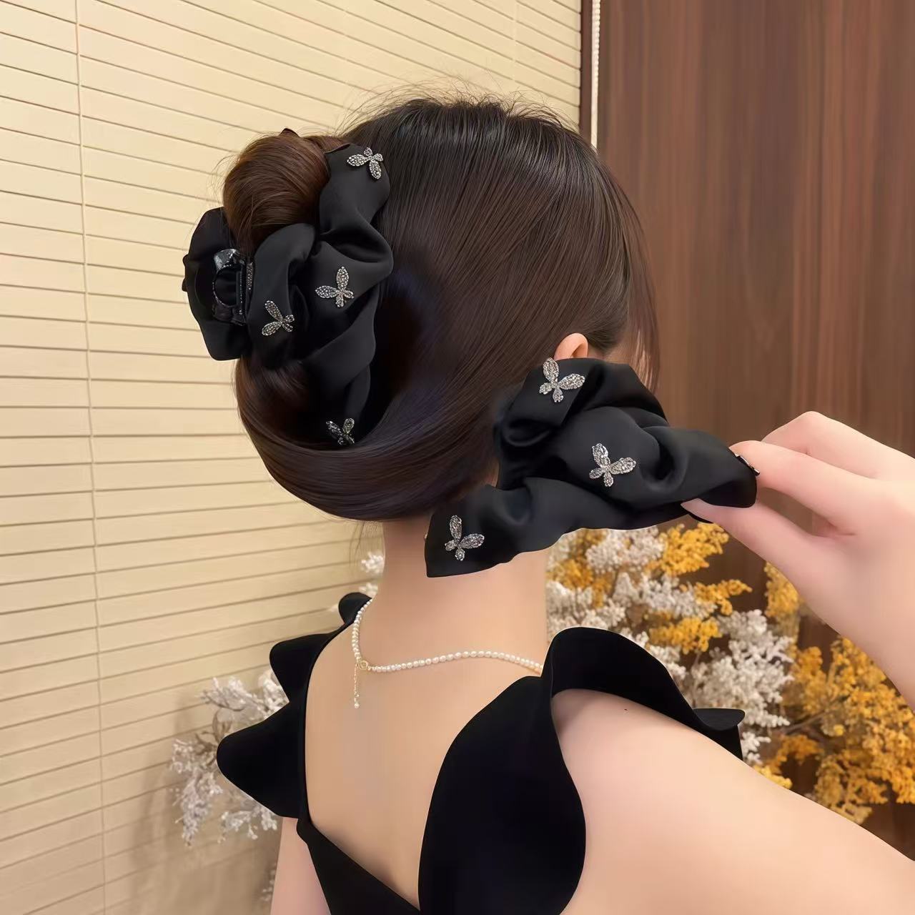 T60优雅蝴蝶缎面褶皱感抓夹11cm