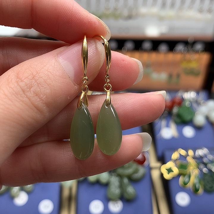 和田玉银S925镶嵌耳饰水滴湖水绿金色钩子