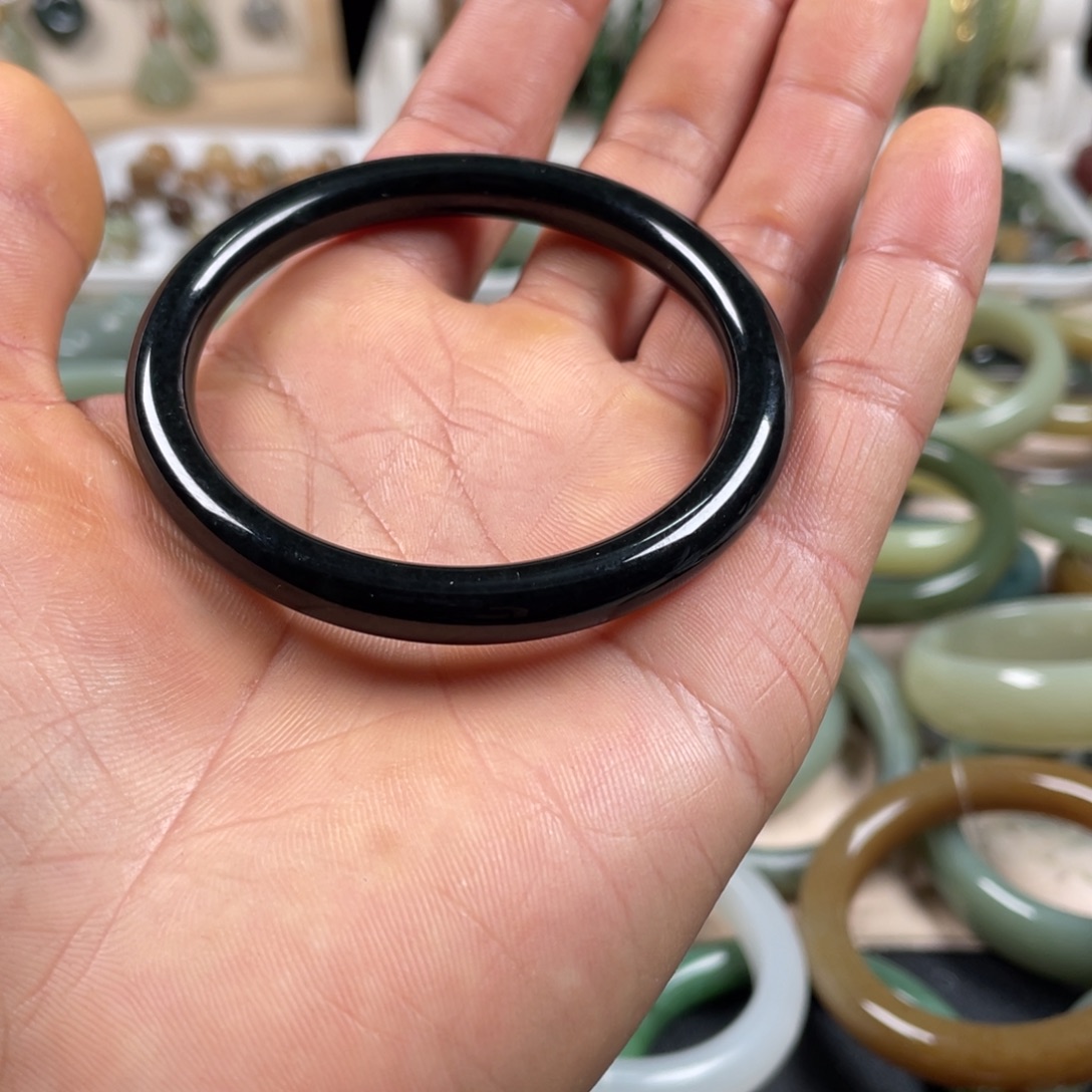 S***珊和田玉未镶嵌手镯和田玉黑青玉手镯未镶嵌