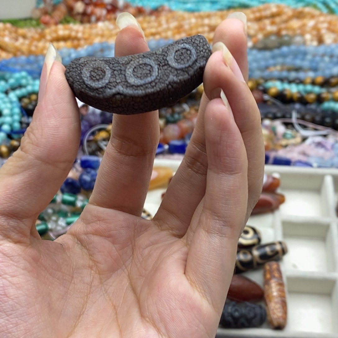 玛瑙/玉髓未镶嵌珠宝半成品一个天然五眼天珠