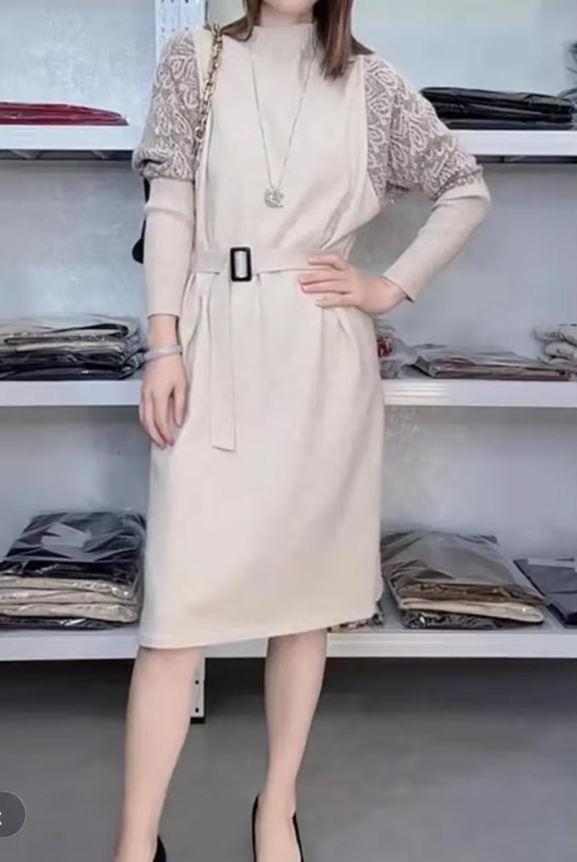 2025秋冬新款高端V领针织打底连衣裙配大衣显瘦毛衣裙子