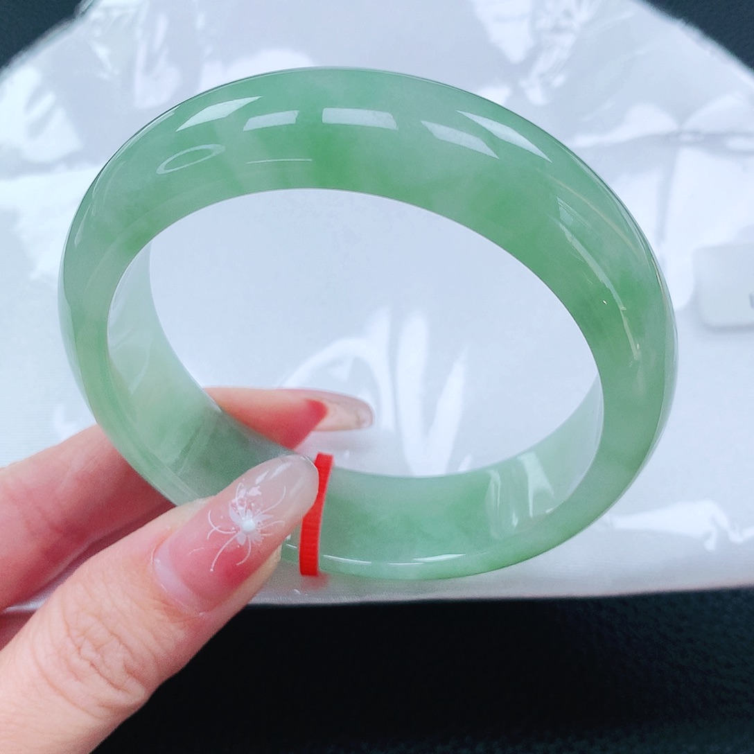 翡翠手镯未镶嵌一***空56圈