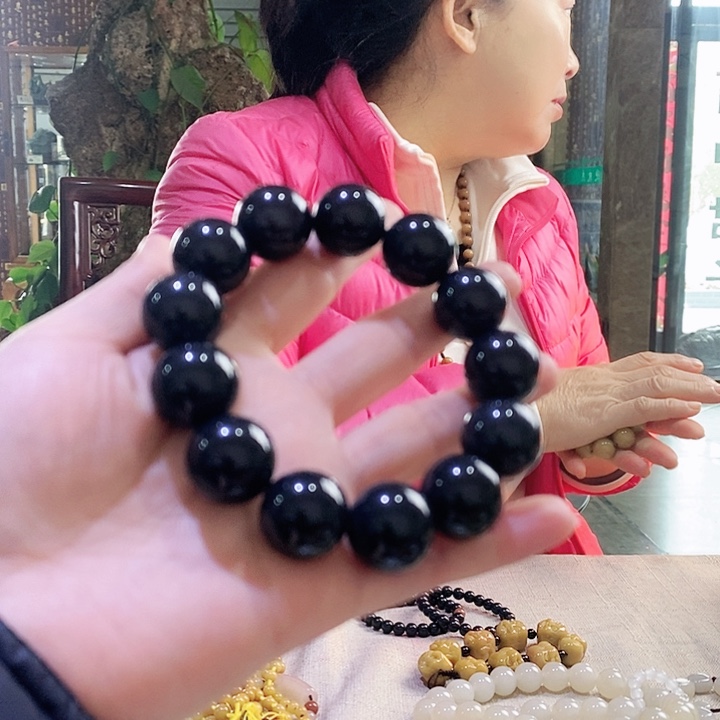 密玉（石英质玉）颈饰未镶嵌