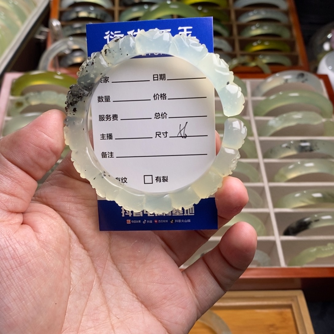 蛇纹石玉手镯未镶嵌安*?