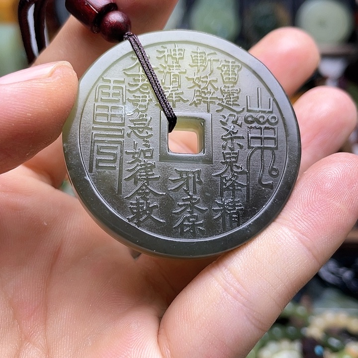 蛇纹石玉挂件未镶嵌