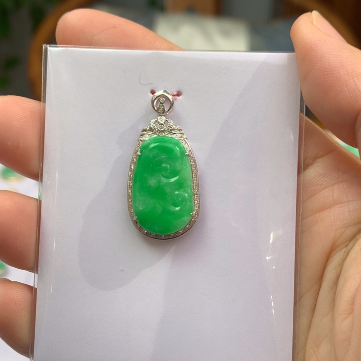 翡翠颈饰18K金镶嵌翡翠吊坠