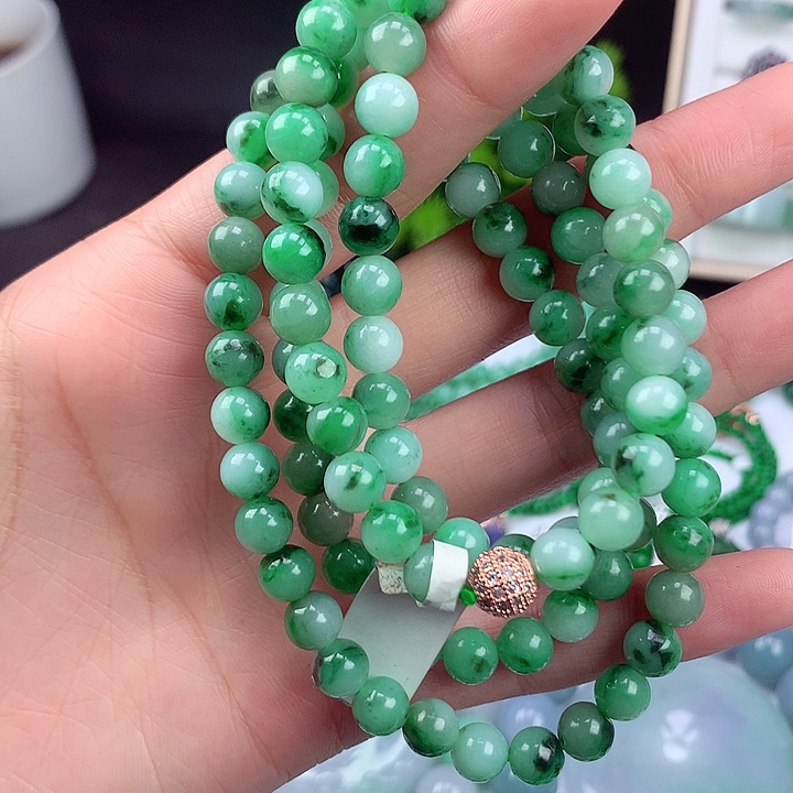 翡翠颈饰未镶嵌手串