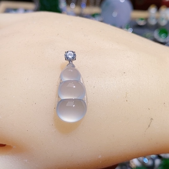 翡翠未镶嵌颈饰吊坠