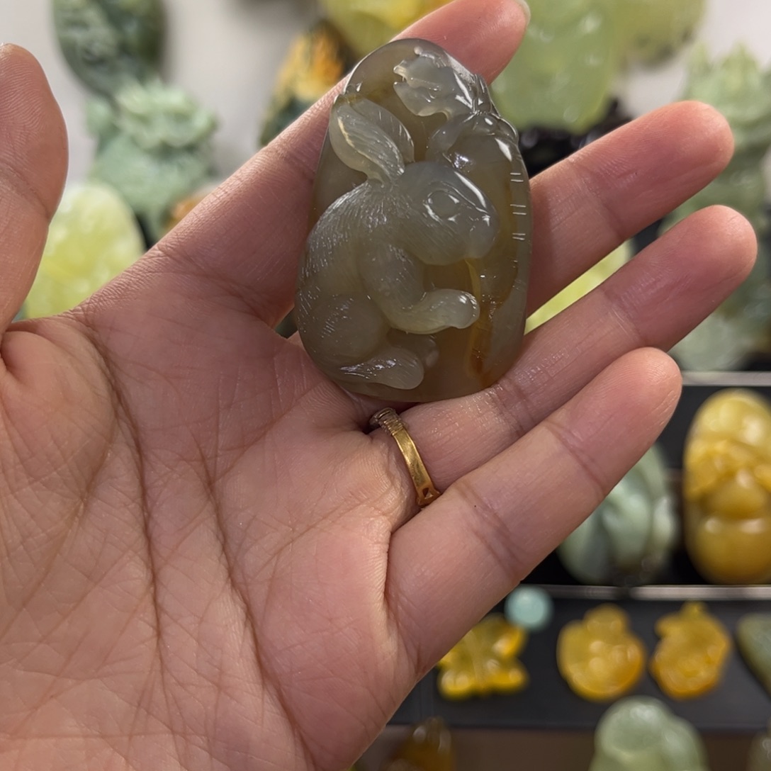 蛇纹石玉未镶嵌颈饰