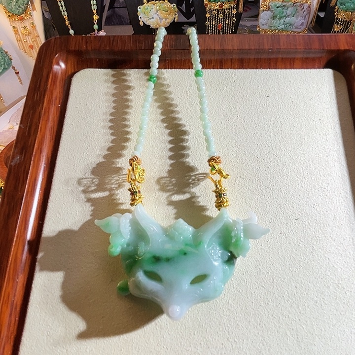 翡翠颈饰未镶嵌翡翠满绿狐狐面