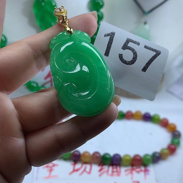 翡翠未镶嵌吊坠(赠链)