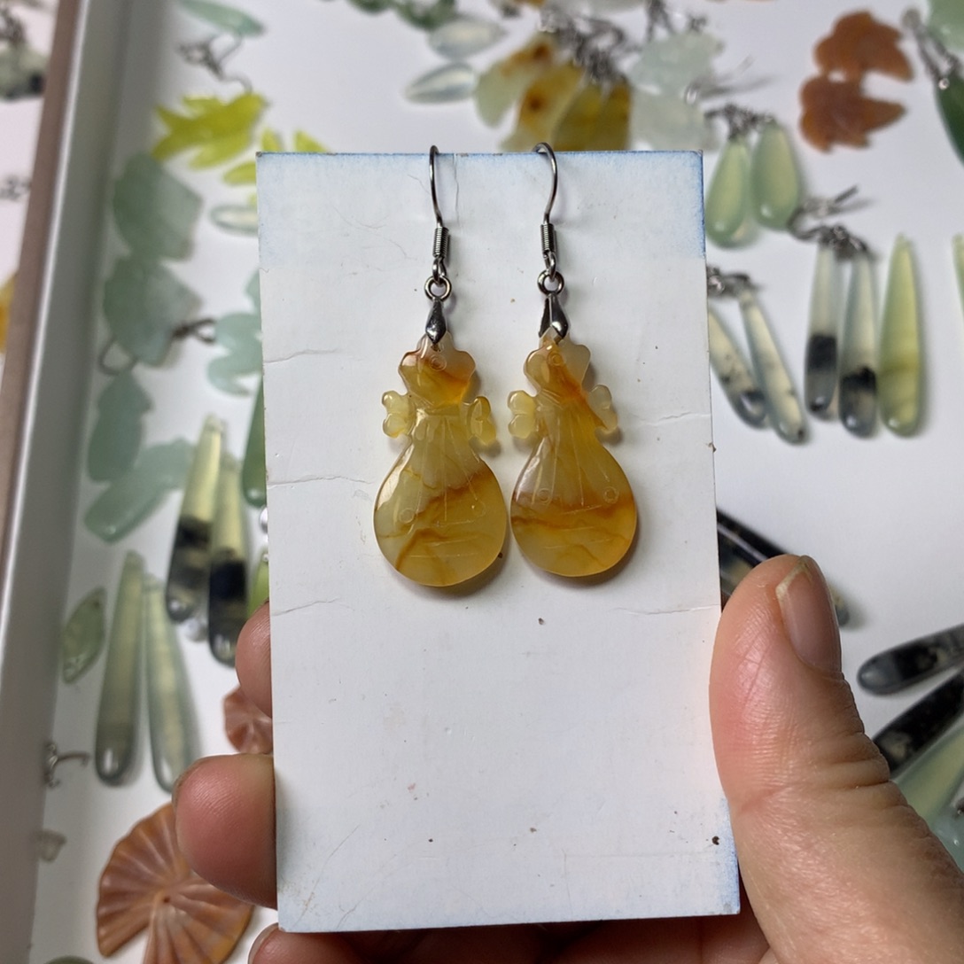 蛇纹石玉耳饰未镶嵌