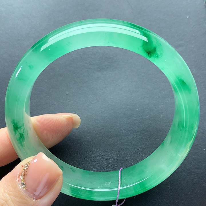 莲***石英质玉未镶嵌手镯