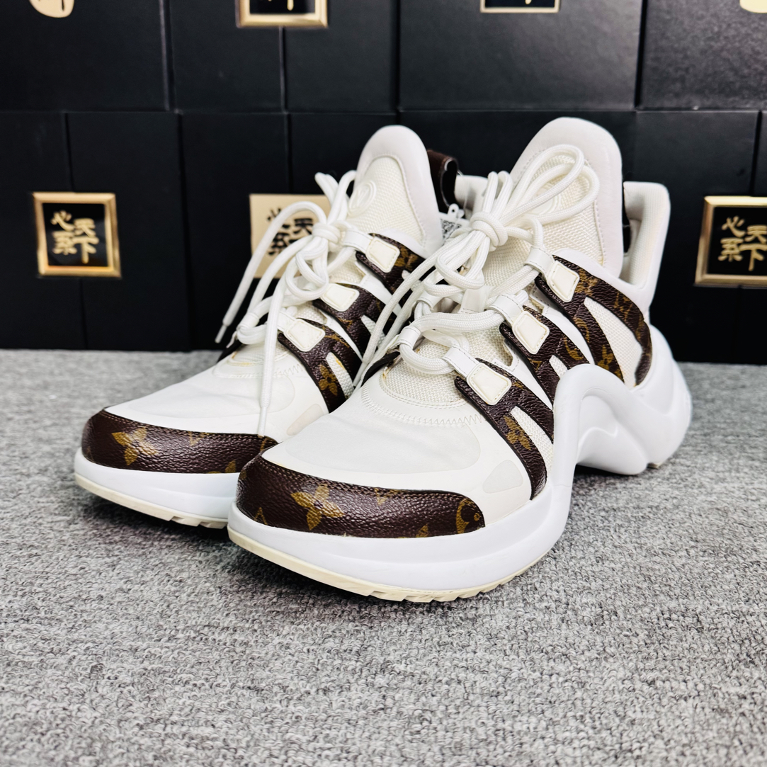 95新 LouisVuitton/路易威登 白老花拱桥老爹鞋41码ysc4179