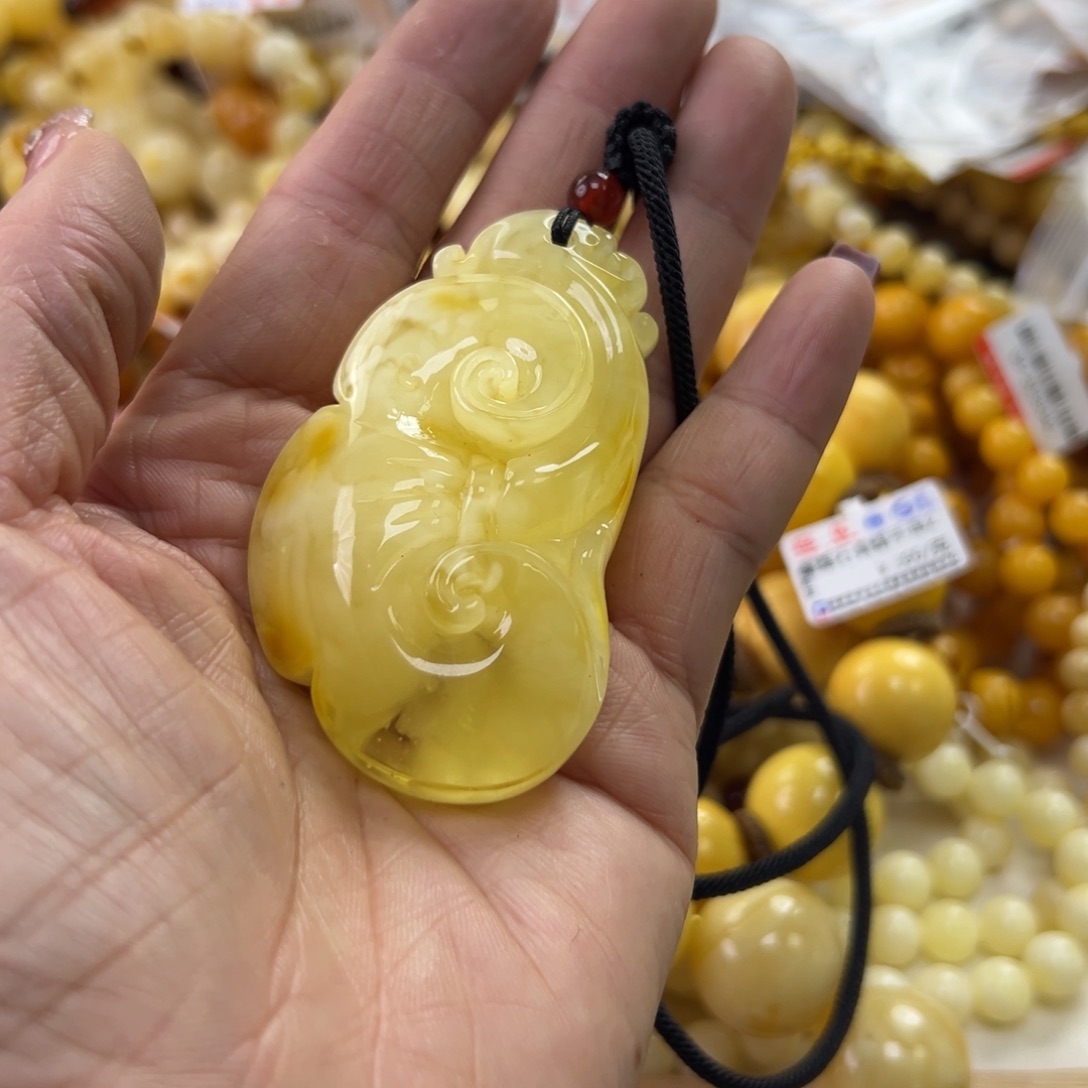 琥珀珠宝奇石未镶嵌