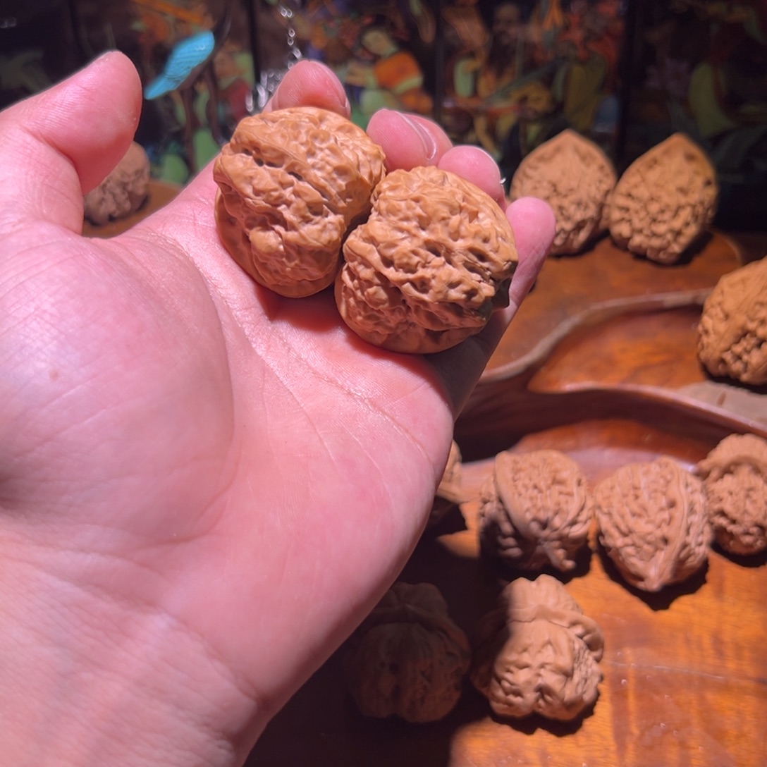 陈***-文玩核桃吊坠补差价，38的价格➕70，换41全品蛤蟆头