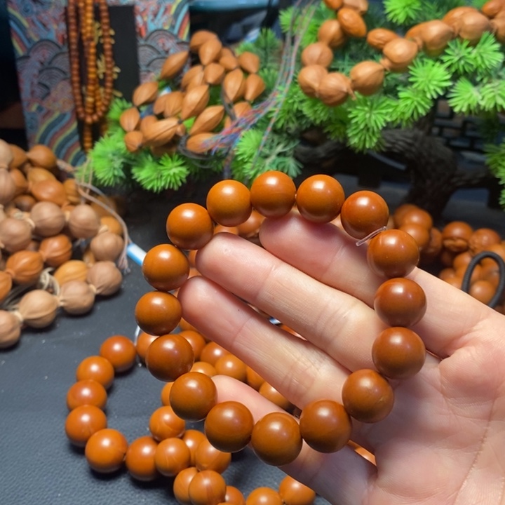 手串橄榄核1.35微瑕光珠