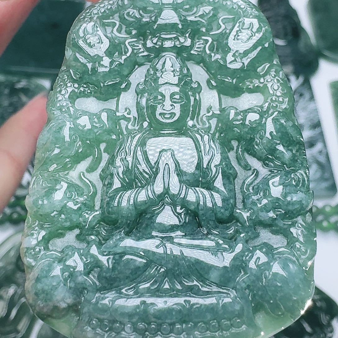 翡翠未镶嵌颈饰天然的A货翡翠多样性发其一 