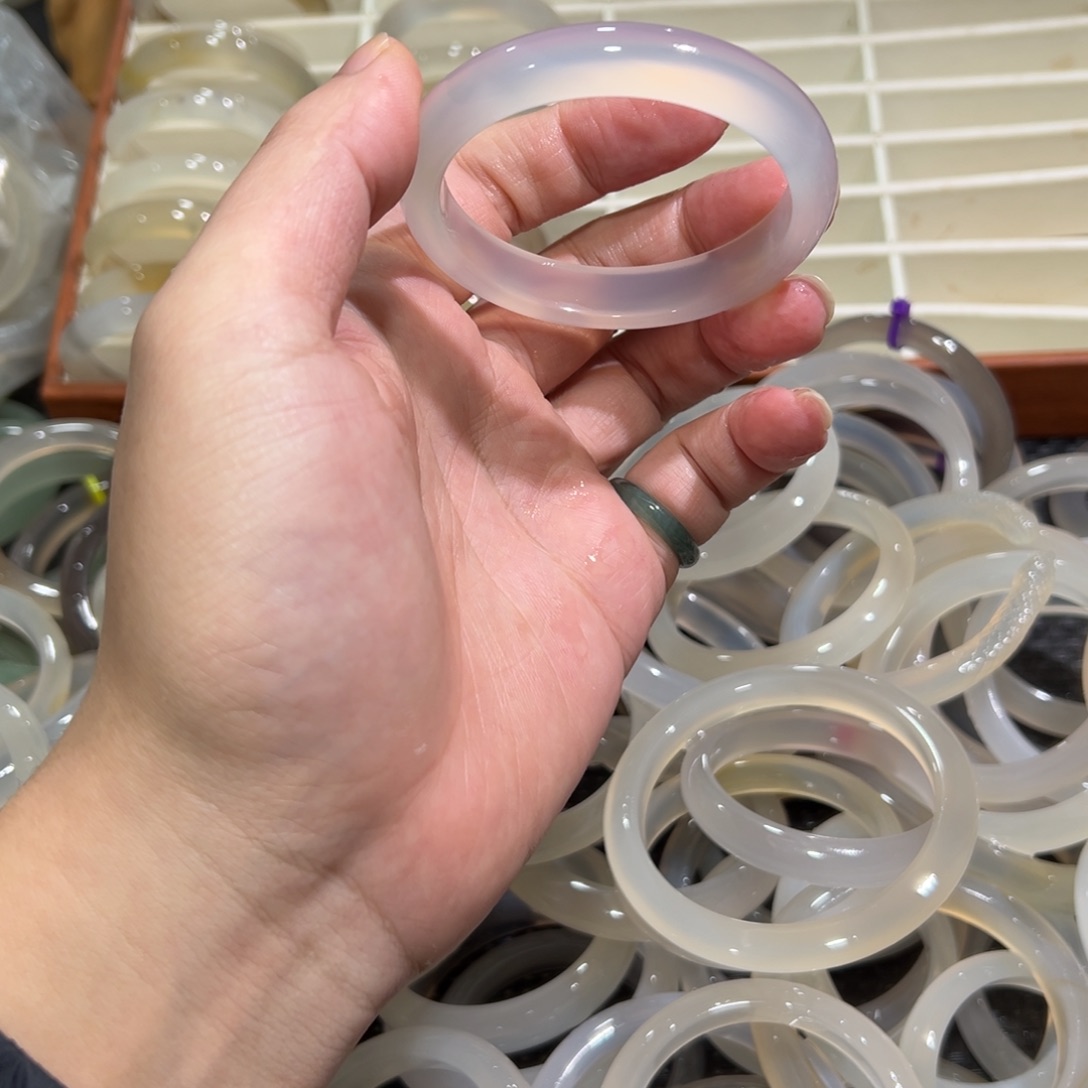 玛瑙/玉髓未镶嵌手镯56圈有纹雾2.8