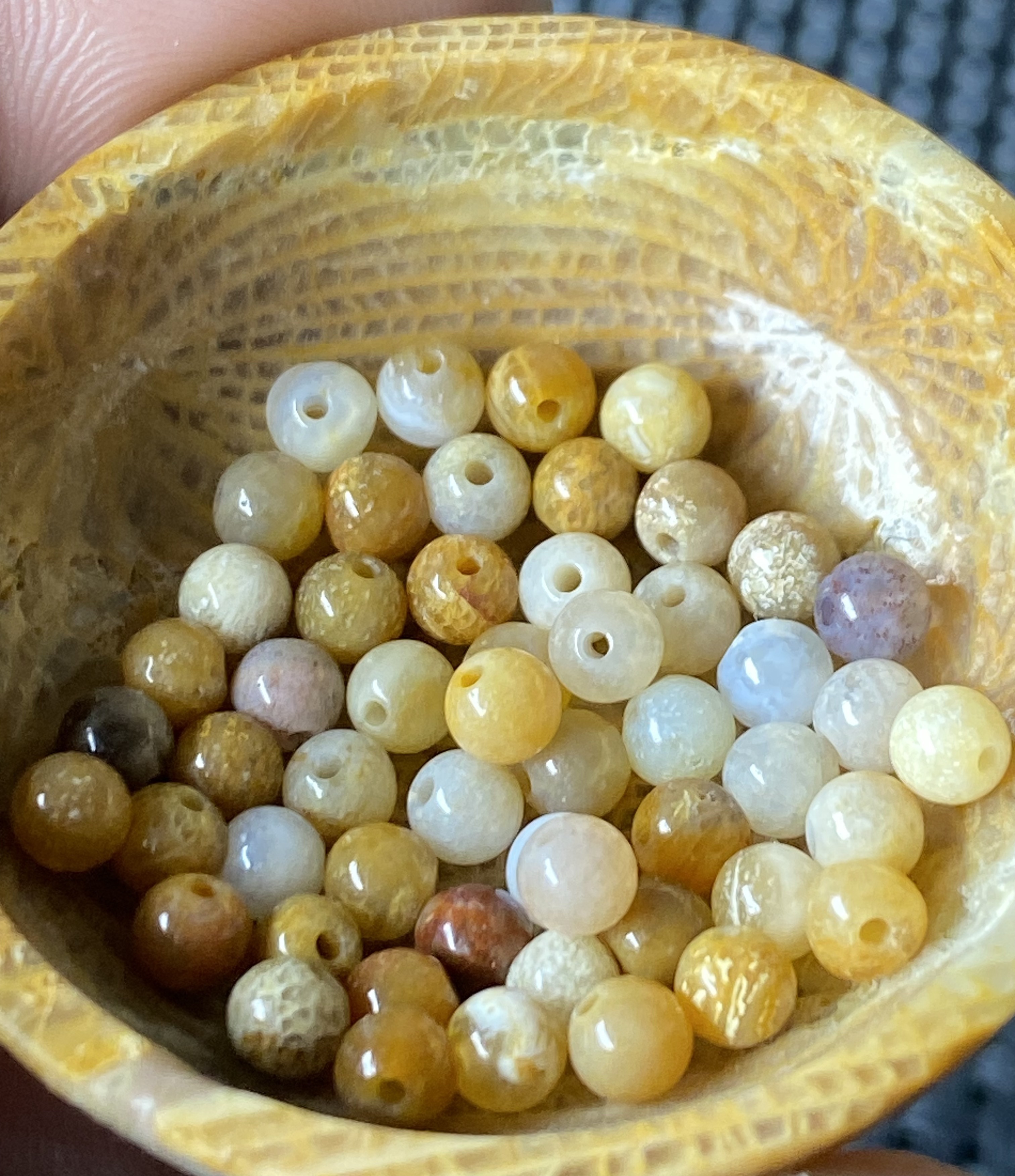 玉中花珊瑚玉全天然4mm（嫌小慎拍）珠子50颗左右不挑随机发货