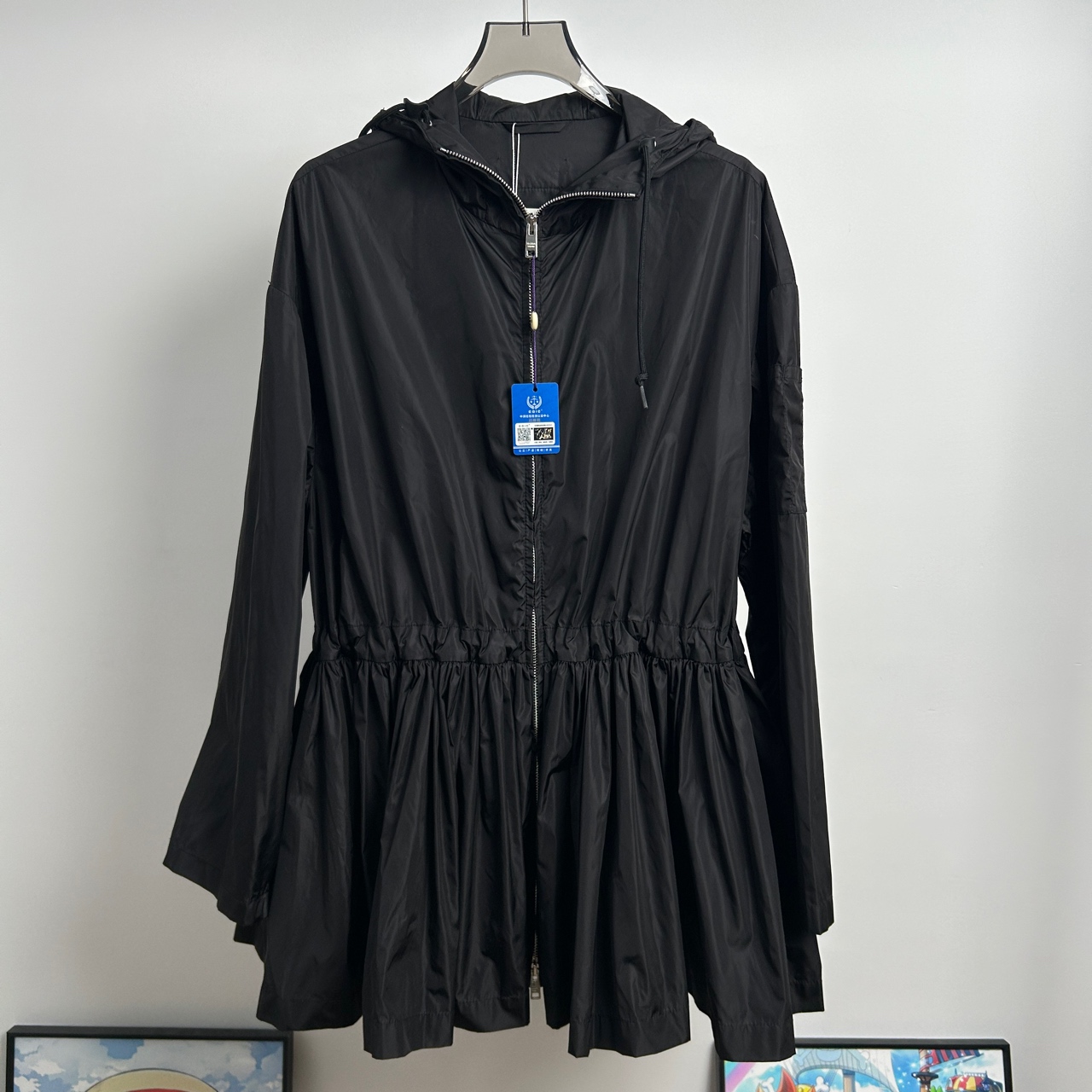 99新 Prada/普拉达 黑色连帽收腰冲锋衣外套 40码 GM002595