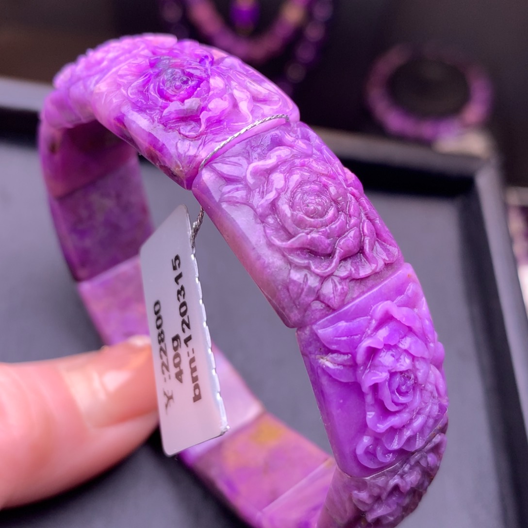 未镶嵌苏纪石（舒俱来）雕花镯排