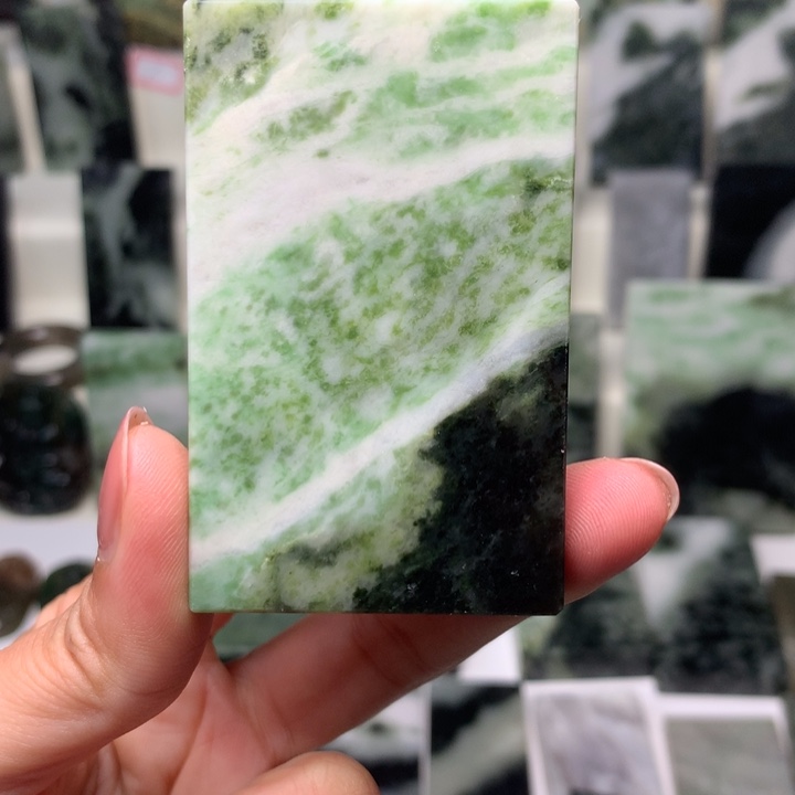 独山玉颈饰未镶嵌