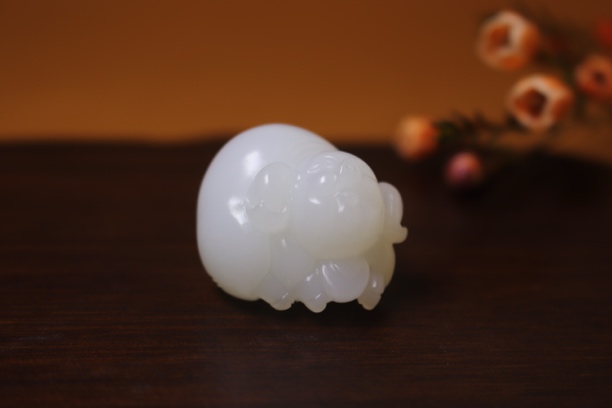 【瑜明堂】精品和田白玉俄山料生肖猪挂件