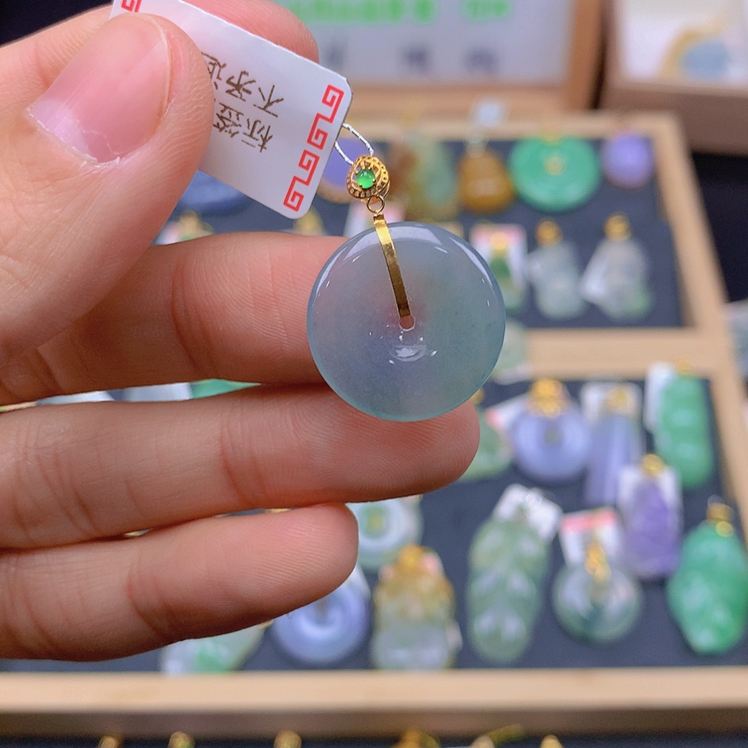 翡翠颈饰18K金镶嵌翡翠