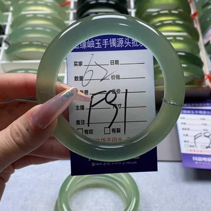 蛇纹石玉手镯未镶嵌郭****）